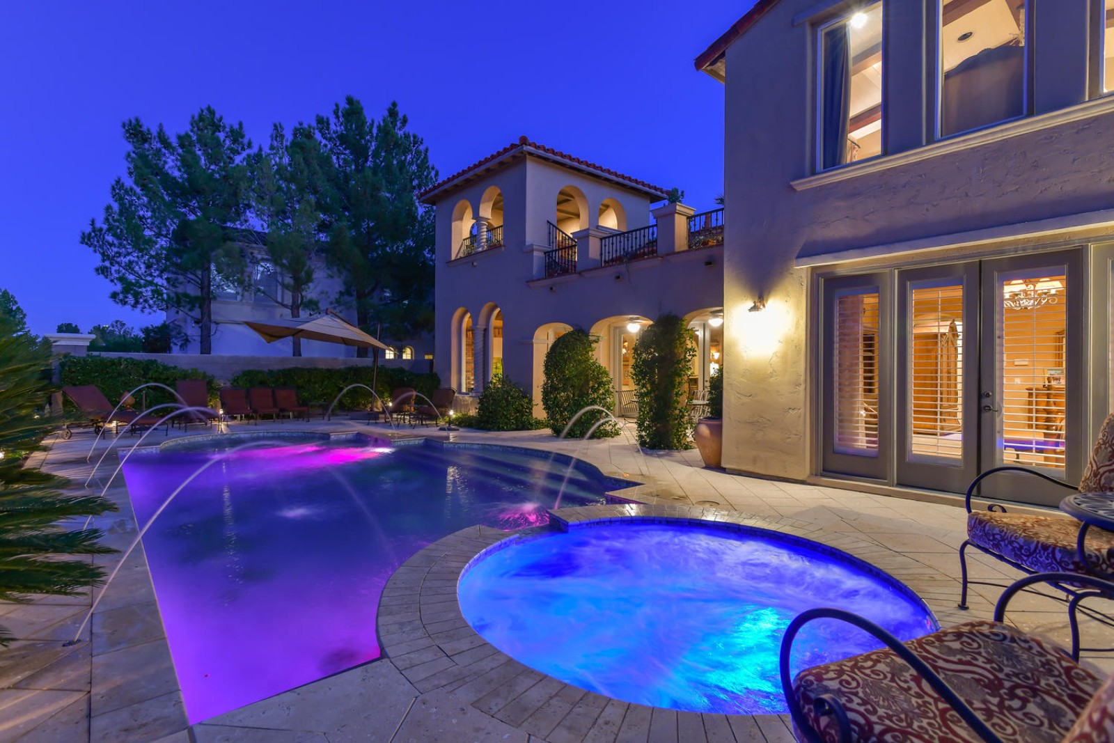 modern home swimming pool